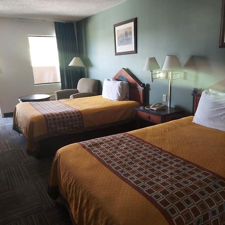 Suburban Inn Jeffersonville Bagian luar foto