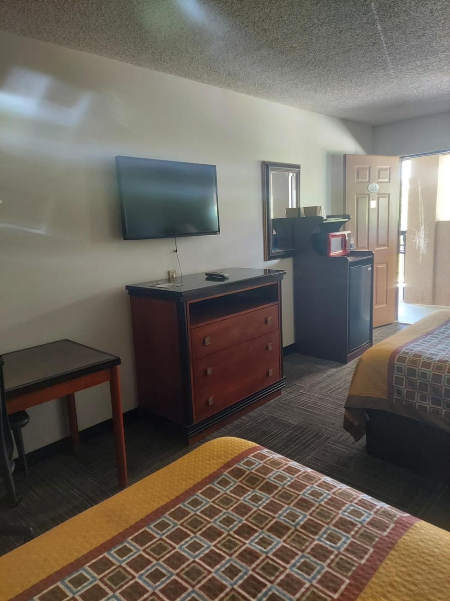 Suburban Inn Jeffersonville Bagian luar foto
