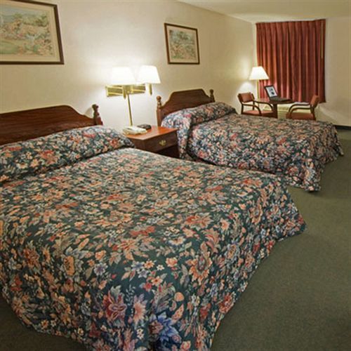 Suburban Inn Jeffersonville Bagian luar foto