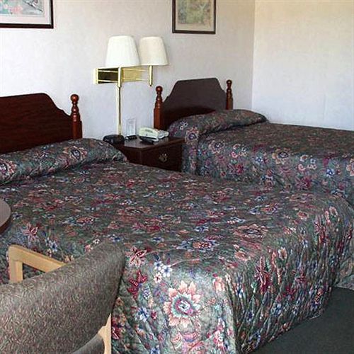Suburban Inn Jeffersonville Bagian luar foto