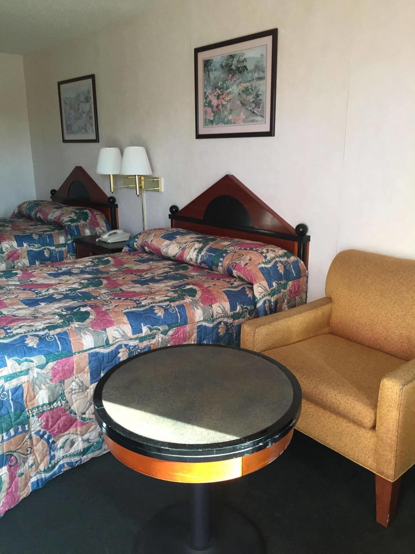 Suburban Inn Jeffersonville Bagian luar foto