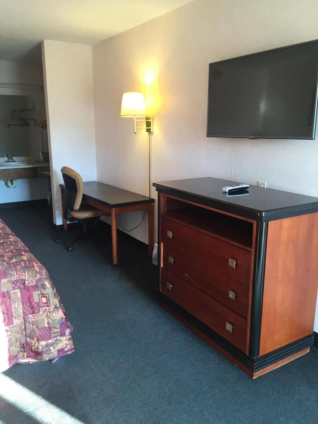 Suburban Inn Jeffersonville Bagian luar foto